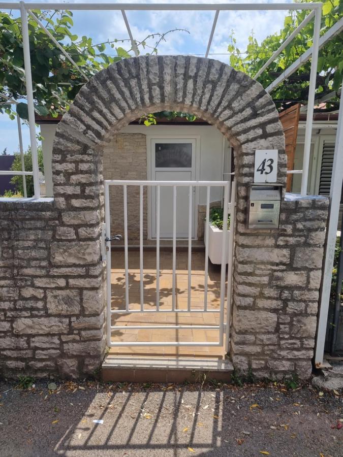 Studio Apartman Premantura Kültér fotó