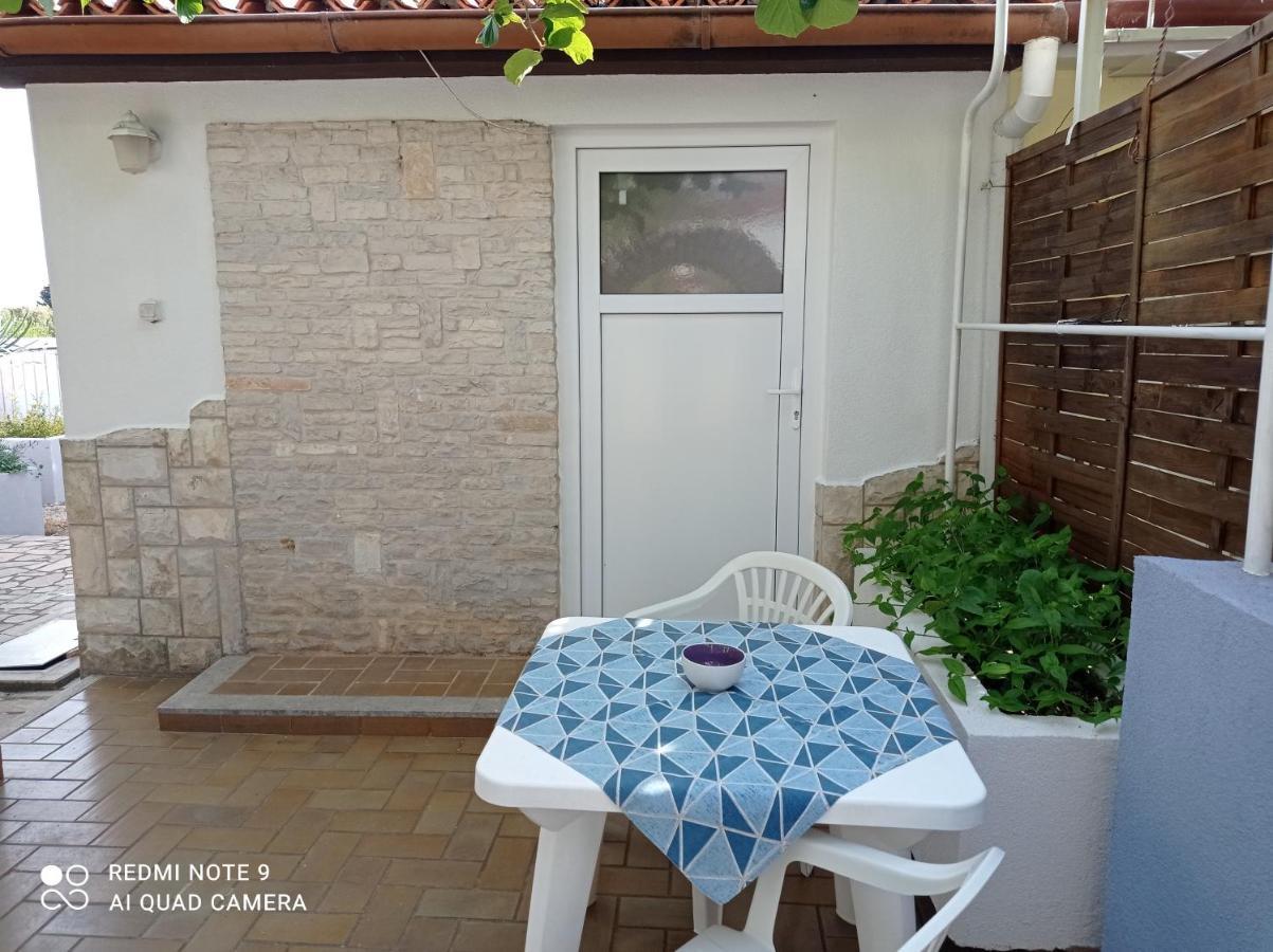 Studio Apartman Premantura Kültér fotó