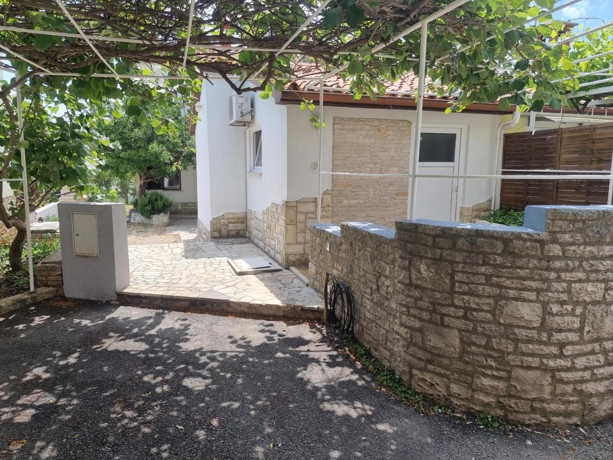 Studio Apartman Premantura Kültér fotó